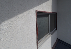ひび割れしやすいモルタル外壁におすすめ、弾性塗料 | 東京の外壁塗装・屋根塗装、塗り替えは街の外壁塗装やさん東東京店へ