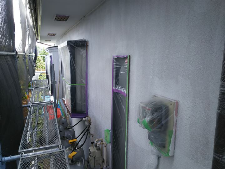 葛飾区金町で行った外壁塗装工事で下塗り作業が完了