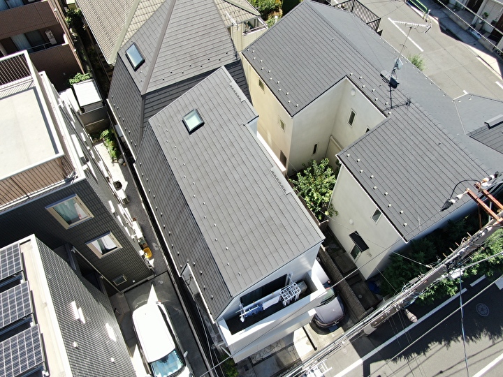 屋根塗装工事前の住宅