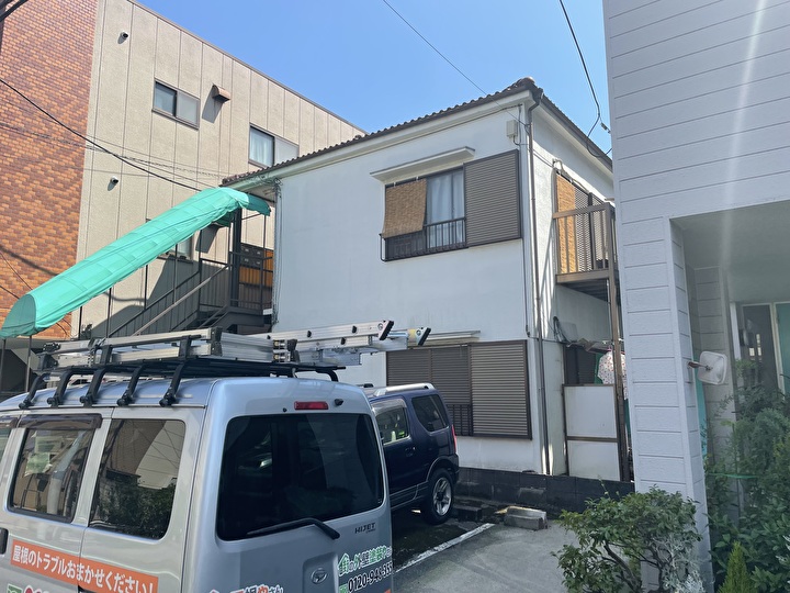 外壁と鉄骨階段塗装工事前の現地調査の様子