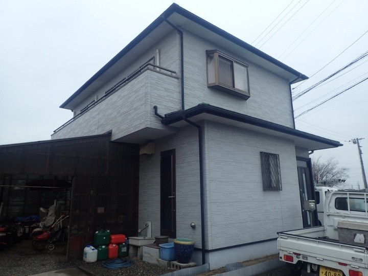 外壁塗装工事前の住宅