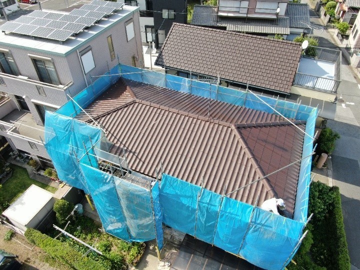 屋根塗装工事を施工前の住宅