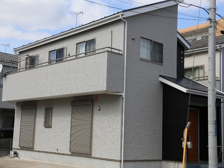 高耐久低汚染塗料ナノコンポジットWを使用した外壁塗装工事後の住宅