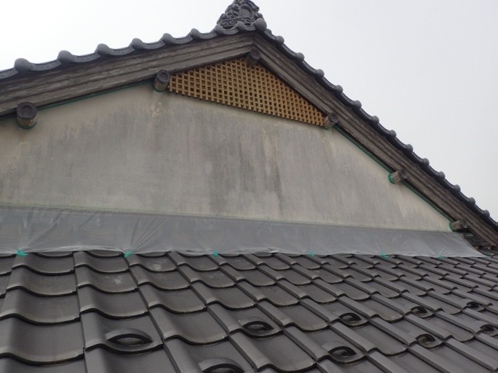 塗装前の養生作業風景