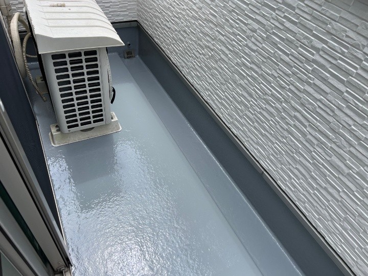 バルコニーにFRP防水とトップコートで補修工事したお住まい