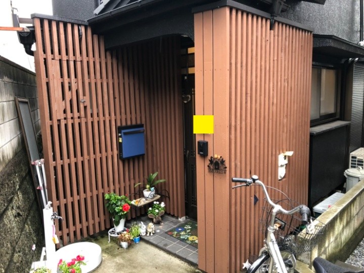 無垢木製柵を塗装工事した状態