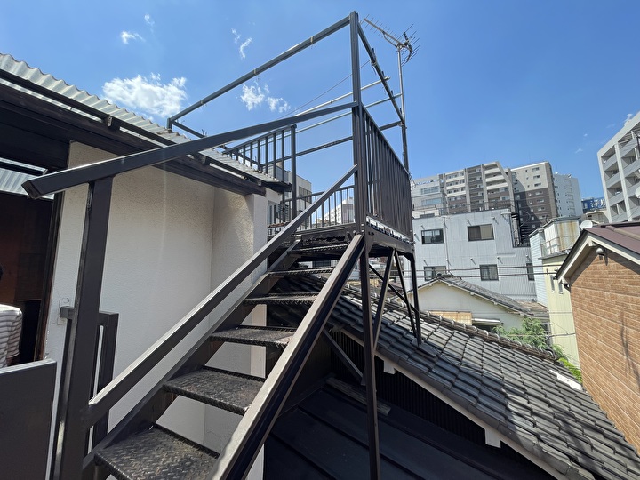 鉄部の補修と塗装工事前の鉄骨階段