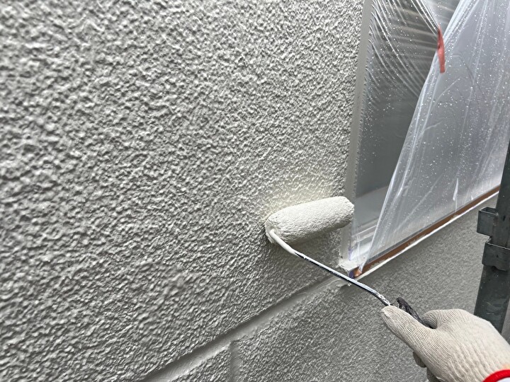 エスケープレミアムシリコン（25-80B）使用した上塗り作業