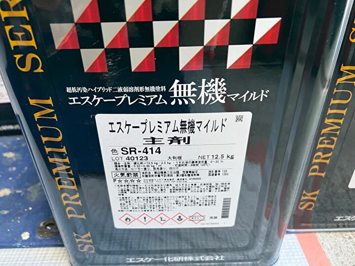 使用する塗料材はエスケー化研のエスケープレミアム無機マイルド