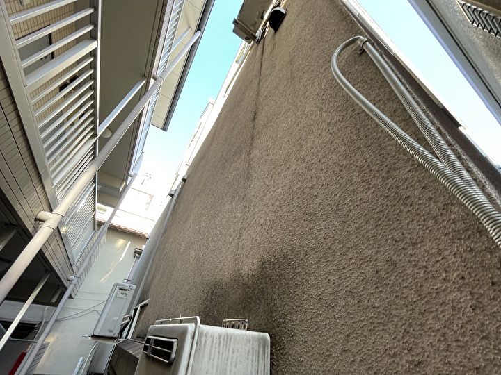 リシン吹付け外壁の住居