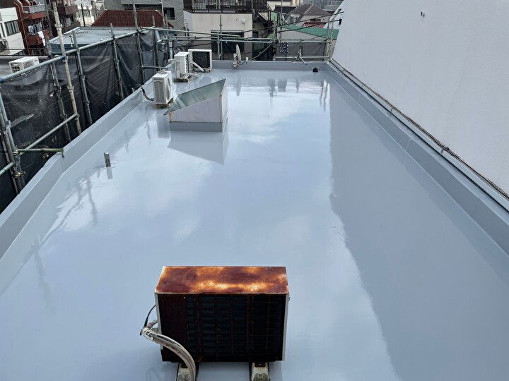 ウレタン塗膜防水（通気緩衝工法）の施工後の屋上
