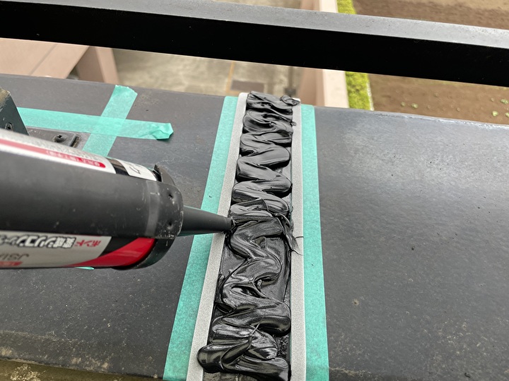 変性シリコンシーラントの塗装作業
