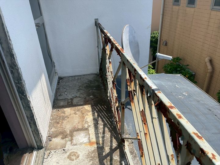 バルコニーの鉄部には錆が多く発生②
