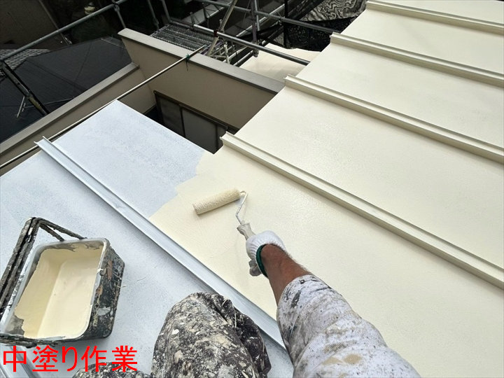 屋根全体の中塗り