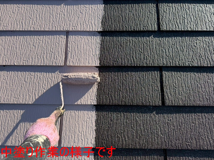 中塗り作業の様子です