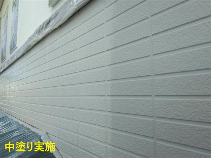 外壁の中塗り後