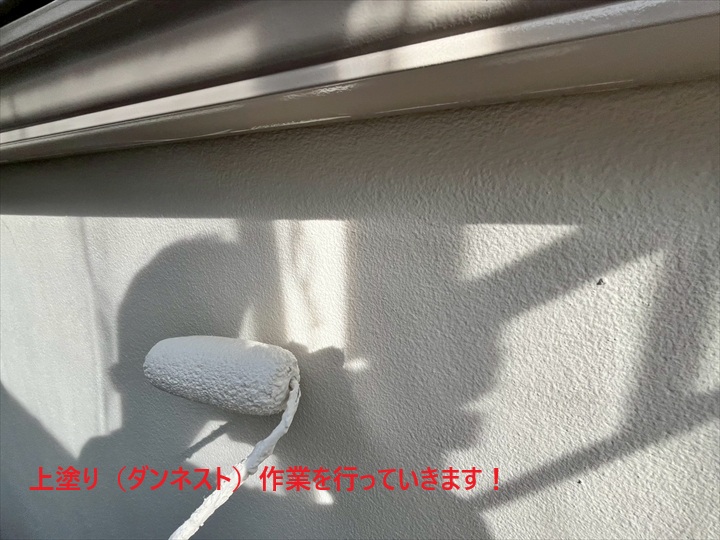 上塗り作業です