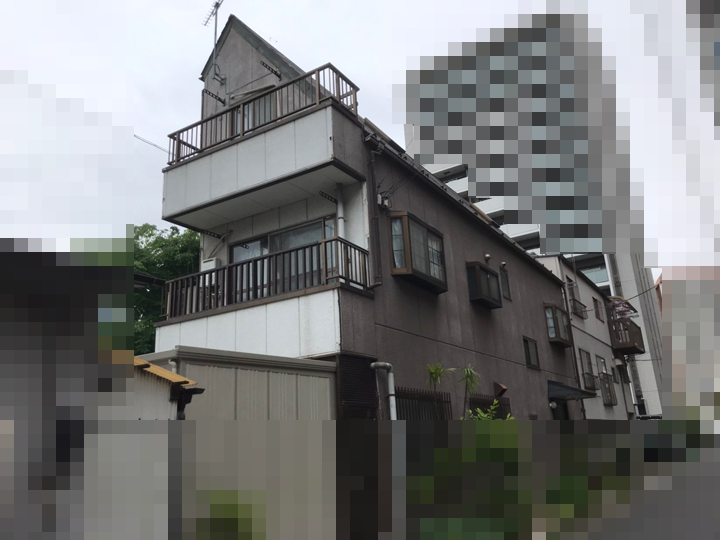 3階建てのALC外壁のお住まいです