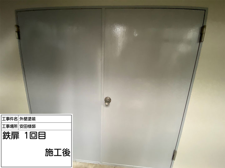 塗装後の鉄扉
