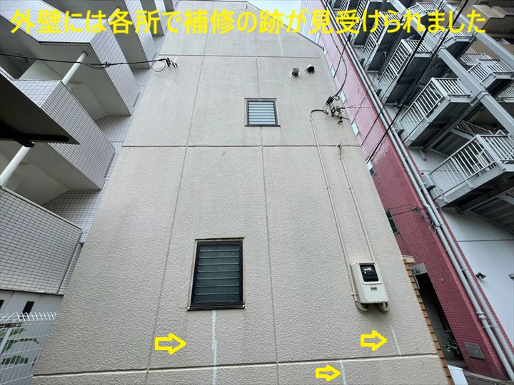 外壁に残る補修跡