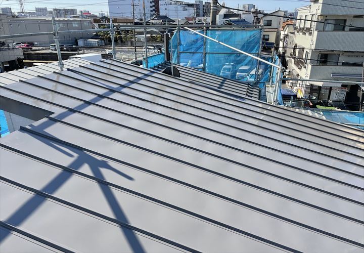 エスケープレミアム無機ルーフを用いた屋根塗装工事後の住居