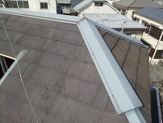 練馬区田柄でスレート屋根を遮熱塗料のサーモアイＳｉクールアルドワーズブルーで塗装工事