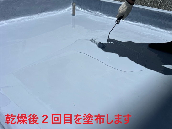 屋上の2回目塗布作業