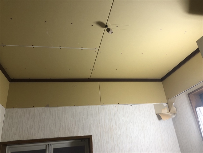 塗れたボード張り