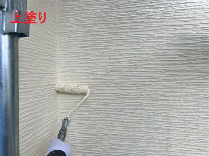 上塗りで美観と耐久性を仕上げる
