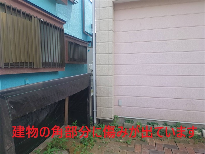 建物の角が劣化