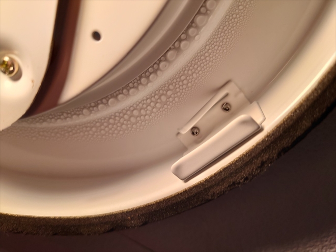 電気から水が出ています