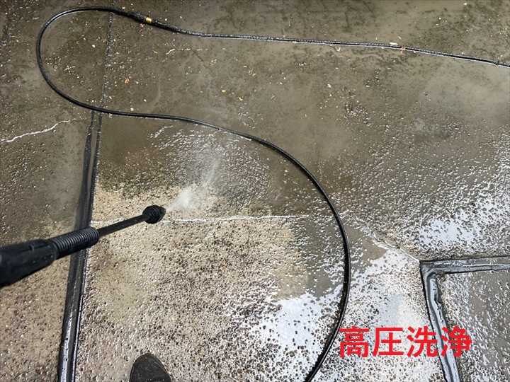 屋上の高圧洗浄作業