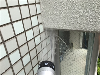世田谷区尾山台で賃貸マンションの一室から雨漏りを起こしているとの事で散水試験を実施