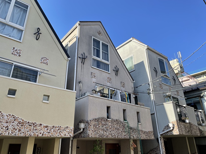 外壁塗装工事前の住宅