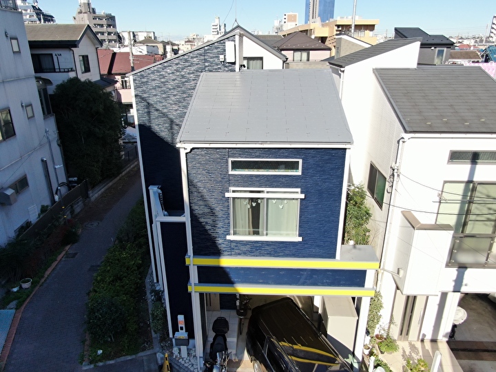 高耐久塗料を使用した屋根と外壁の塗装工事後のお住まい