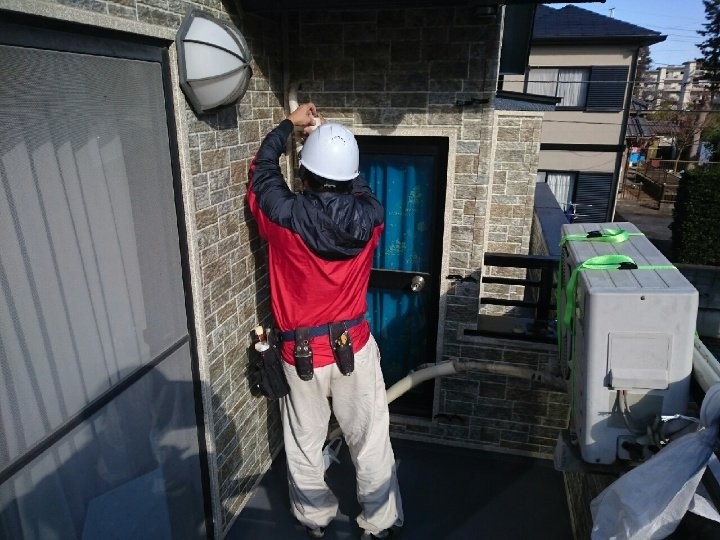 エアコン室外機の戻し作業
