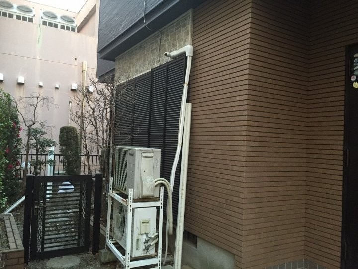 エアコンのホースカバーの再設置