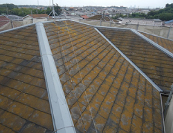 塗り替えで、防水性能アップする前の屋根